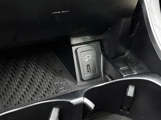 Mercedes-Benz GLC-klasse 300e 4MATIC Business Solution AMG | Panodak | Burmeister | Trekhaak | 360 Camera | Adaptive Cruise Contr. / 40