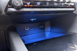 Peugeot 3008 1.2T Allure | 130PK | Trekhaak | Stoelverwarming | Parkeercamera | Parkeersensoren Voor & Achter | / 29