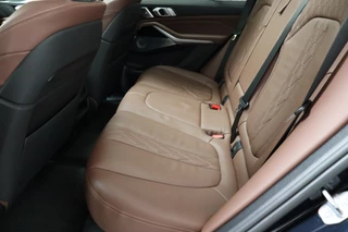 BMW X5 xDrive40i High Executive M Sport Pakket Automaat  / Live Cockpit Professional / Adaptive Air Suspension / Panoramadak Sky Lounge / Bowers & Wilkins / Active Steering / Comfortstoelen / Laserlight / Crafted Clarity / 22 Inch / Leder / M Sportremsysteem / 17
