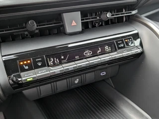 Toyota C-HR 2.0 Plug-in Hybrid 220 Dynamic STUUR- & STOELVERWARMING PARKEERSENSOREN V+A DODEHOEKDETECTIE / 23