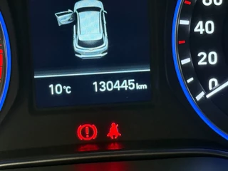 Hyundai Kona 1.0 T-GDI Comfort | Cruise control | Stuur & stoelverwarming | Camera | Parkeersensoren achter | Trekhaak / 17