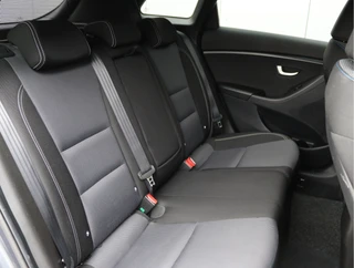 Hyundai i30 Wagon 1.6 GDi Comfort  | Trekhaak | Navigatie | Camera | / 22