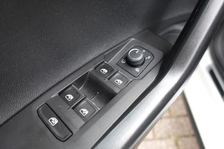 Volkswagen Polo 1.0 TSI R-Line Business  | I.Q. Light | Camera | PDC | CarPlay | / 24