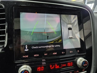 Mitsubishi Outlander 2.4 PHEV Intense+ Automaat / Luxe Lederen bekleding / elektrische kofferklep / Trekhaak / Achteruitrijcamera / 14