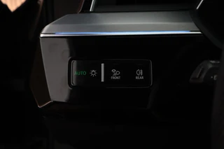 Audi e-tron 55 408pk quattro S edition 95 kWh SOH 94% HUD Elec stoelen Memory Camera ACC S-Line / 17