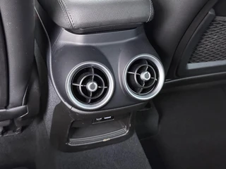 Alfa Romeo Stelvio 2.2 JTD AWD Veloce Automaat | VAN: € 34.900- VOOR: € 32.877,- UW HERFSTVOORDEEL: € 2.023,- | CAMERA| STOEL + STUURVERWARMING + MEMORY| KEY LESS ENTRY | LEDER | ADAPT. CRUISE CONTROL | 12 MND BOVAG GARANTIE / 26