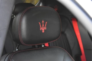 Maserati Levante 3.0 V6 AWD GranLusso 350 pk Facelift Driver ass.Pack 1 | Open dak | Harman/Kardon | Camera | Luchtvering | Carplay | Keyless | DAB | Full LED | 20" / 42