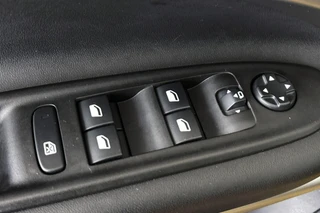Jeep Avenger 1.2 e-Hybrid Summit Keyless JBL Elektrische Achterklep Achteruitrijcamera / 29