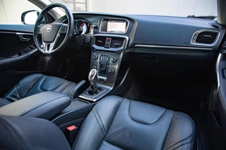Volvo V40 1.6 T3 Summum 1e Eig|Ori .NL|Leder|Camera|Navi|Trekhaak / 22
