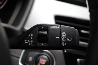 BMW X1 sDrive20i High Executive xLine Automaat  / Navigatiesysteem Plus / Trekhaak / Achteruitrijcamera / Leder / Head-Up Display / 19 Inch / Adaptieve LED-koplampen / Hifi / Sportstoelen / DAB / Stoelverwarming / Extra Getint Glas / Lichtpakket / 34