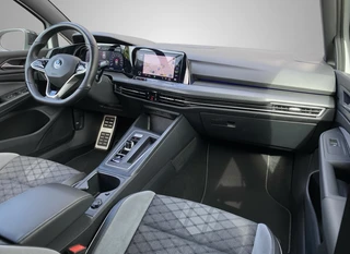Volkswagen Golf 1.5 eTSI R-Line 150 pk Business  | 1e eigenaar | navigatie | IQ light | camera | sfeerverlichting | stoel-stuurverw. / 16