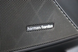 BMW 3 Serie Touring 330e High Executive M Sport Pakket Automaat  / Live Cockpit Professional / SOH 93 % / Driving Assistant / Panoramadak / Trekhaak / Leder / Harman Kardon / Innovation Pack / Parking Assistant / Travel Pack / Curved Display / 19 Inch / Shadow Line / 28