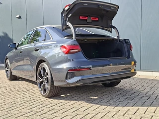 Audi A3 Limousine 30 TFSI AUTOMAAT * Carplay * Climate Control * Parkeersensoren * / 22