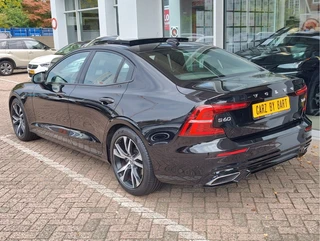 Volvo S60 2.0 T4 R-DESIGN AUTOMAAT  Lederen sportstoelen | Open dak | Harman Kardon | HUD / 4