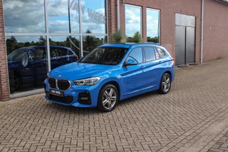 BMW X1 xDrive25e High Executive M sport | 1e eigenaar | Dealer onderhouden | Panoramadak | Apple Carplay | Camera | LED adaptief | Head-up | Stoelverwarming | Cruise control