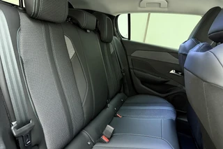 Peugeot 308 1.6 Plug-in Hybrid 180pk Automaat Allure Avantage | Navigatie | Apple Carplay/Android Auto | Achteruitrijcamera | Adapt. Cruise control | Climate control | Keyless entry | Stoel- en stuurverwarming / 16