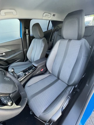 Peugeot 2008 100pk Allure Pack (Camera - Automatische Airco - i-cockpit - Navigatie - 17" - Apple Carplay - LED) / 12