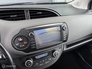 Toyota Yaris 1.5 Hybrid Dynamic / Invalide Auto / Cam / Navi / 23