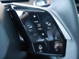 Peugeot 3008 1.6 plug-in Hybrid 195 Allure | Afneembare trekhaak | 1550KG Trekgewicht | Navigatie | Stoelverwarming | Camera achter | Full LED / 21