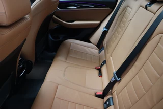 BMW X3 xDrive20i High Executive xLine Automaat  / Navigatiesysteem Professional / Panoramadak / Trekhaak / Leder / Parkeersensoren voor+achter / 19 Inch / Sportstoelen / LED / Stoelverwarming / Climate Control / 15