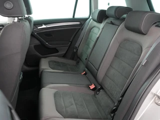 Volkswagen Golf Variant 1.5 TSI Highline Business R | Stoelverwarming | Camera | Virtual | ACC | / 33