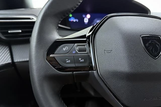Peugeot 2008 1.2 Turbo 100 Allure | Draadloos Apple Carplay/Android Auto | Parkeersensoren | Privacy Glass | Lichtmetalen velgen | / 19