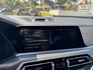 BMW X5 XDRIVE45E M-Sport Bowers & Wilkins Pano Softclose Laser Trekhaak Mooi vol uitgevoerd! / 63