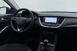 Opel Grandland X 1.2 Turbo Business Executive | Electrische achterklep | Navigatie | Camera | Half lederen bekleding | DAB radio | Apple Carplay | Extra getint glas / 31