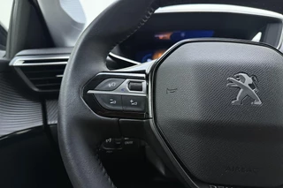 Peugeot 208 1.2T Allure Pack 100pk | Navigatie | Adaptive Cruise Control | Stoelverwarming | Climate Control | Achteruitrijcamera | LED koplampen | 3D Cockpit | 16'' Lichtmetalen velgen | Apple Carplay & Android Auto / 19