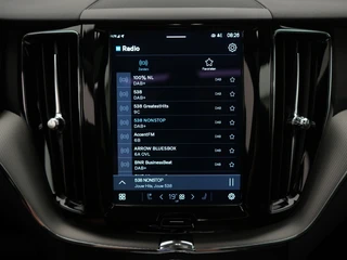 Volvo XC60 2.0 T6 AWD + Black Edition 350PK Pano | Trekhaak / 31