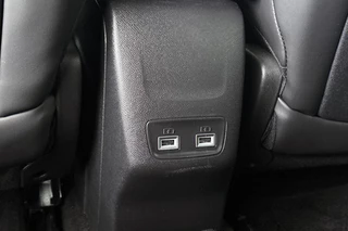 Peugeot e-2008 EV GT 50 kWh Achteruitrijcamera Apple Carplay Dodehoek LED Koplampen / 33