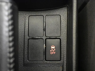 Toyota Yaris 1.0 VVT-i Trend Bi-Tone | LMV | Camera | Cruisecontrol | / 25