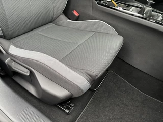 Opel Astra 1.2 Turbo 110pk Business Edition | Navigatie | Achteruitrijcamera |  Adapt. Cruise control | Stoel & stuurverwarming | AGR Comfortstoel | Keyless | Parkeersensoren / 44