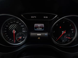 Mercedes-Benz A-klasse 180 d AMG White Art Edition Panoramadak Camera LED Stoelverwarming Sfeerverlichting Apple CarPlay/Android Auto Dealeronderhouden / 16