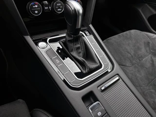 Volkswagen Arteon 2.0 TSI R-Line Automaat | Adaptive Cruise | Stoelverwarming | Navigatie | Virtuel Cockpit | Parkeersensoren / 17
