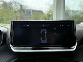 Peugeot 2008 1.2 Turbo 100 Allure | Parkeersensoren | Draadloos Apple Carplay/Android Auto | Privacy Glass | Bleu Obsession / 18