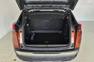 Peugeot 3008 1.2 PureTech Allure / 16