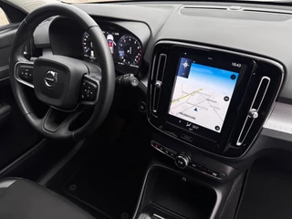 Volvo XC40 1.5 T3 Momentum Pro | NL-Auto | Elek. Achterklep | Parkeersensoren | Navigatie / 12