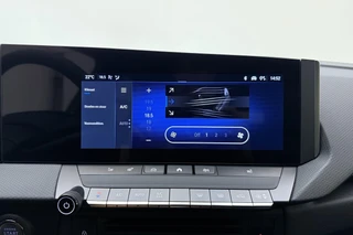 Opel Astra Electric 54 kWh Business Edition | 18" LM-Velgen | Black Pakket | Privat Glass | AGR Stoelen | Camera | Navigatie | Winter pakket | / 24