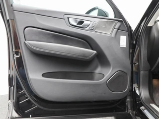 Volvo XC60 2.0 T8 455 Pk Plug-in hybrid AWD Plus Bright | Panoramadak | Trekhaak | 360° Camera | Harman Kardon | Leder | 19 Inch | 35.116 Km!! / 21