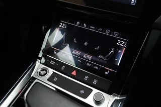 Audi Q8 e-tron 50 340pk quattro S Edition 95 kWh SOH 100% B&O HUD Keyless Stoelverwarming Camera Panoramadak Navigatie 2x S-Line / 39