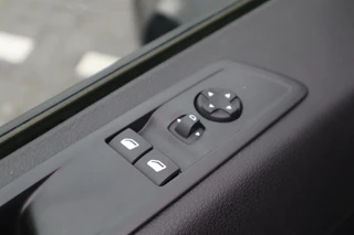 Toyota PROACE Electric Verso LONG EXTRA RANGE DYNAMIC 75KWH 8-PERSOONS ROLSTOELAUTO VERLAAGD-INBOUW-OPRIJPLAAT 2x SCHUIFDEUR / 34