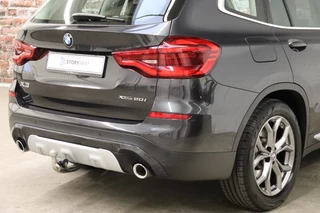 BMW X3 xDrive20i High Executive xLine Automaat  / Navigatie Professional / Leder / Trekhaak / 19 Inch / Adaptieve LED-koplampen / Stoelverwarming / Ambiance Verlichting / Parkeersensoren voor+achter / Sportstoelen / 6