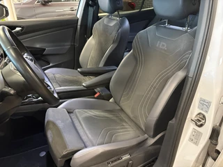 Volkswagen ID.5 Pro 77 kWh / Soh 95,2 / warmtepomp / trekhaak / head up / memory / carplay / 16
