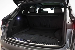 Porsche Cayenne 3.0 E-Hybrid Platinum Edition | LUCHTVERING | MASSAGE | STOELVENTILATIE | COMFORTSTOELEN | CAMERA | 22" / 17