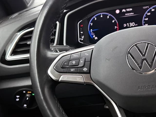 Volkswagen T-Roc 1.0 TSI R-Line | Camera | CarPlay | Adaptive Cruise | Digital Dash / 19