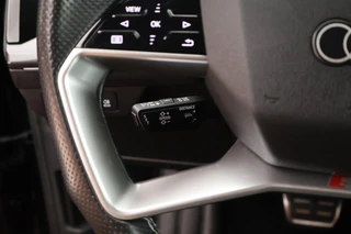 Audi Q4 Sportback e-tron 40 204pk S Edition 77 kWh SOH 91% Stoelverwarming Camera HUD Keyless ACC S-Line / 17