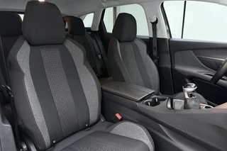 Peugeot 3008 1.2 PureTech Blue Lease Executive Navigatie | Afneembare Trekhaak | Cruise controle | Camera Achter / 17