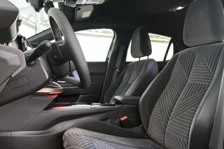 Lancia Ypsilon 1.2 Turbo Hybrid LX / 7