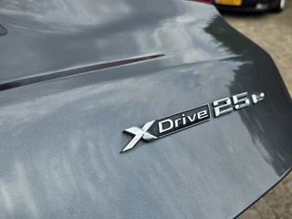 BMW X1 xDrive25e eDrive M pakket HUD LEER SPORT PANODAK / 45